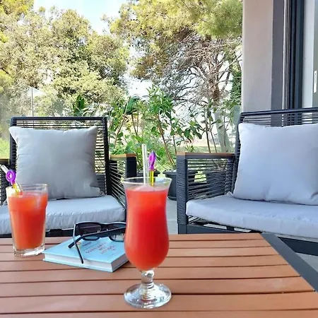 Victoria - 2 Bed With Balcony Apartment