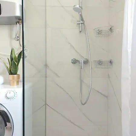 Apartament Victoria - 2 Bed With Balcony And Parking *