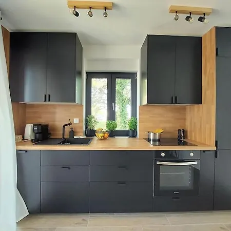 Victoria - 2 Bed With Balcony And Parking דירה קאבטאט