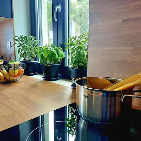 Victoria - 2 Bed With Balcony And Parking דירה קאבטאט