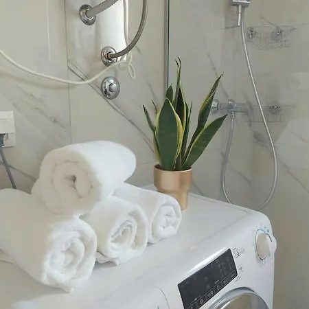 Victoria - 2 Bed With Balcony And Parking アパート ツァヴタット