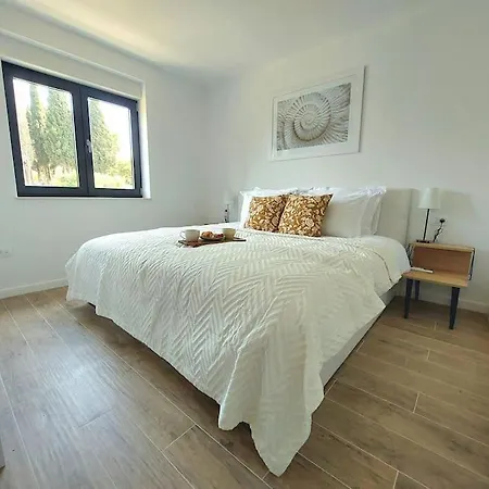 Victoria - 2 Bed With Balcony And Parking アパート *