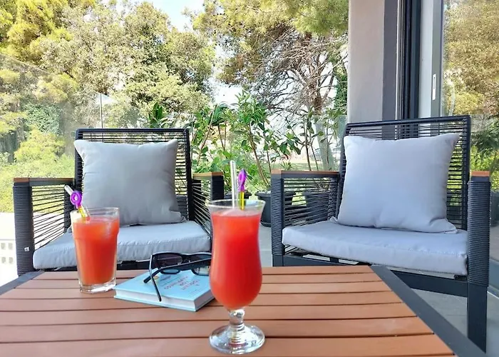 Victoria - 2 Bed With Balcony And Parking Lejlighed