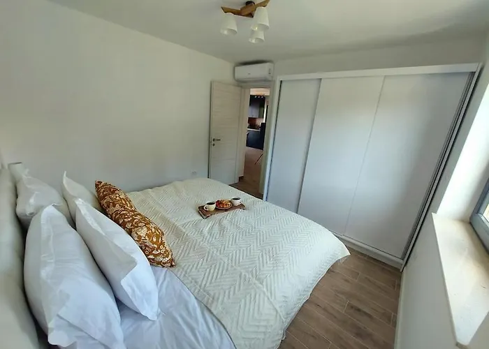 Lejlighed Victoria - 2 Bed With Balcony And Parking *