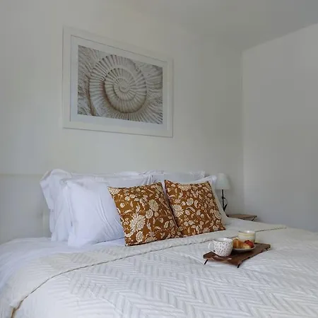 Victoria - 2 Bed With Balcony And Parking 公寓 察夫塔特