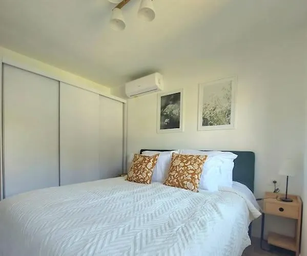 Апартаменты Victoria - 2 Bed With Balcony And Parking *